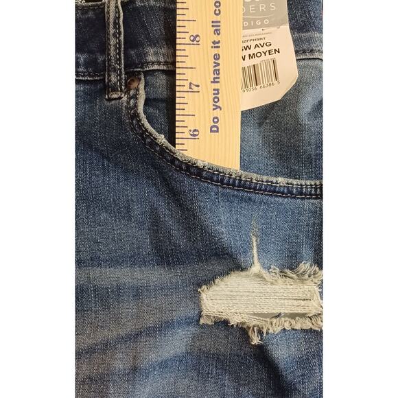 Lee Riders Indigo Women's 26W AVG Distressed Denim Shorts NWT - Picture 6 of 7